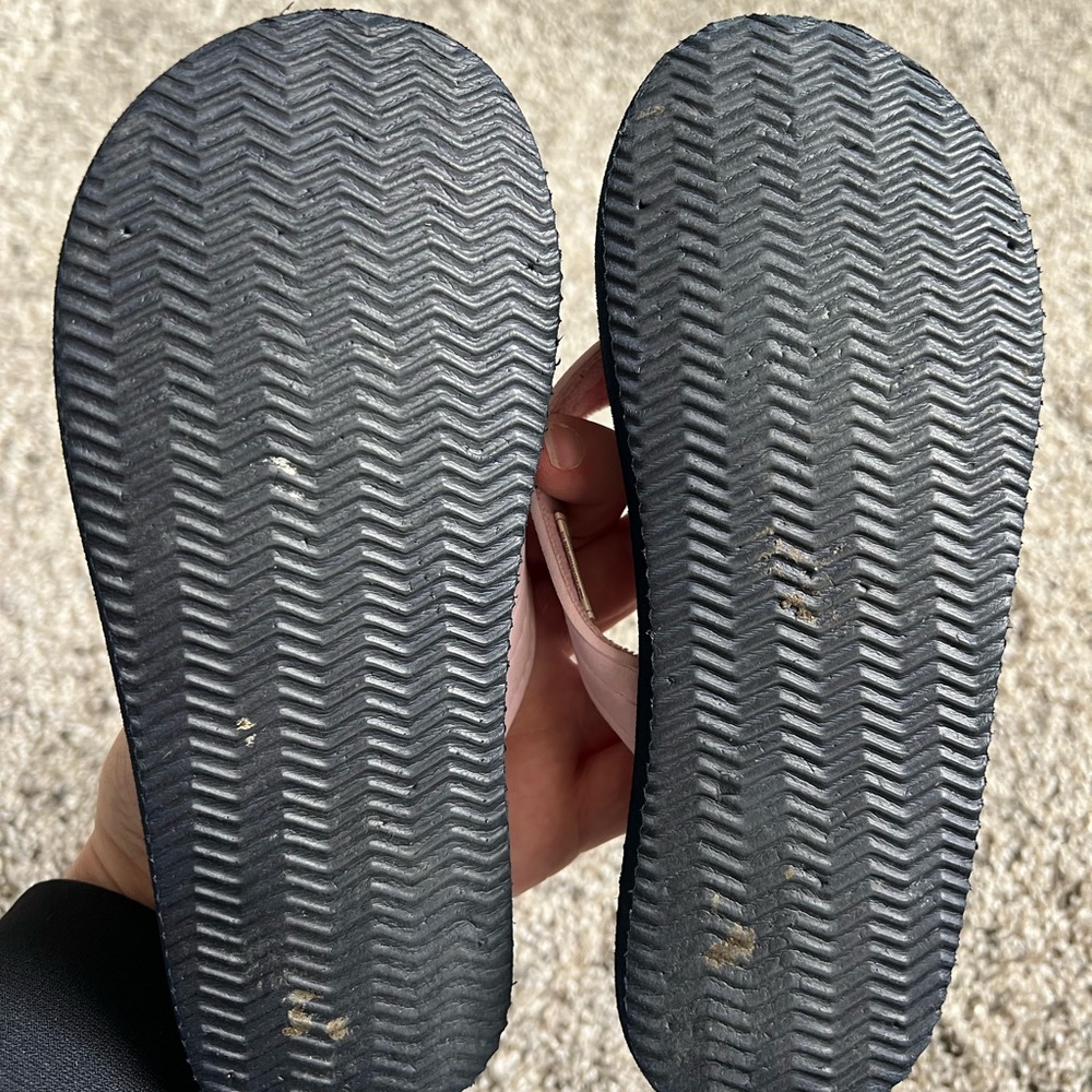 Carter's flip flops - Picture 4 of 4